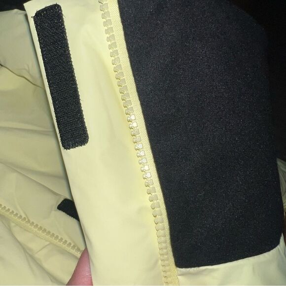 RAINS Loop W Vest ❄️ NWT ❄️ pale yellow straw❄️ puffy quilted ❄️ extra small - Picture 6 of 6